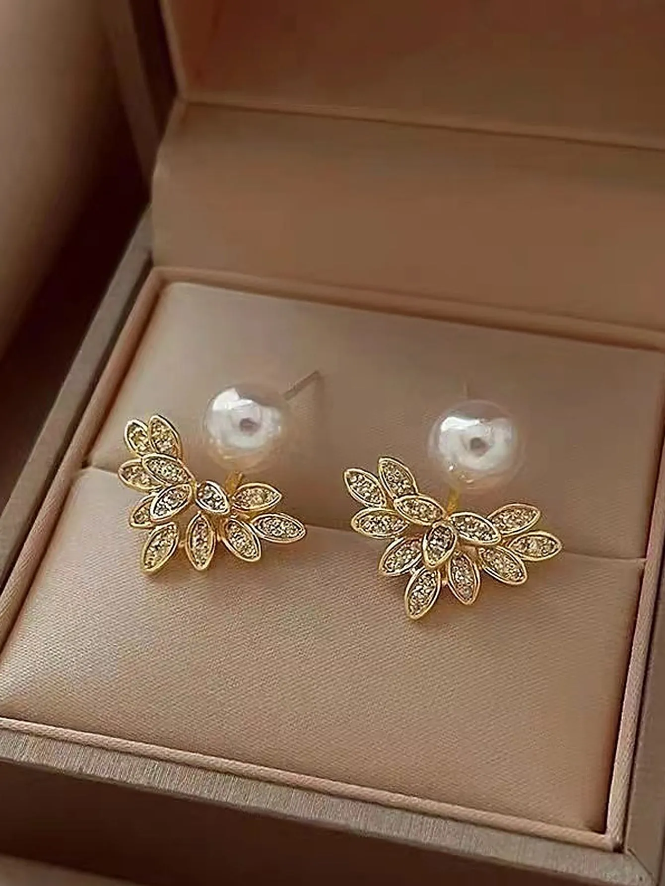 1pair Glamorous Zinc Alloy Flower & Faux Pearl Decor Earring Jackets For Women For Daily Decoration