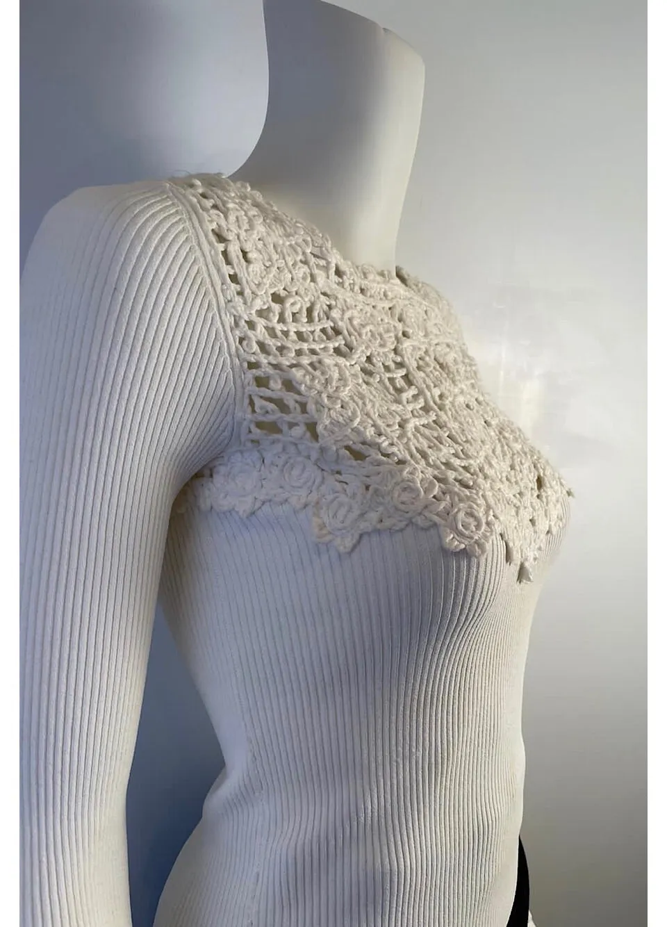 Chanel 05P 2005 Spring Long Sleeve White Ribbed Top ,crochet front FR 36 US 2/4