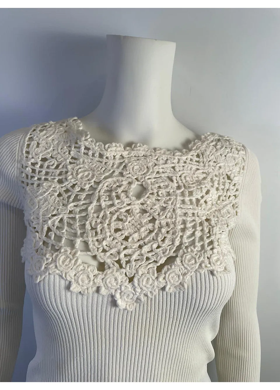 Chanel 05P 2005 Spring Long Sleeve White Ribbed Top ,crochet front FR 36 US 2/4