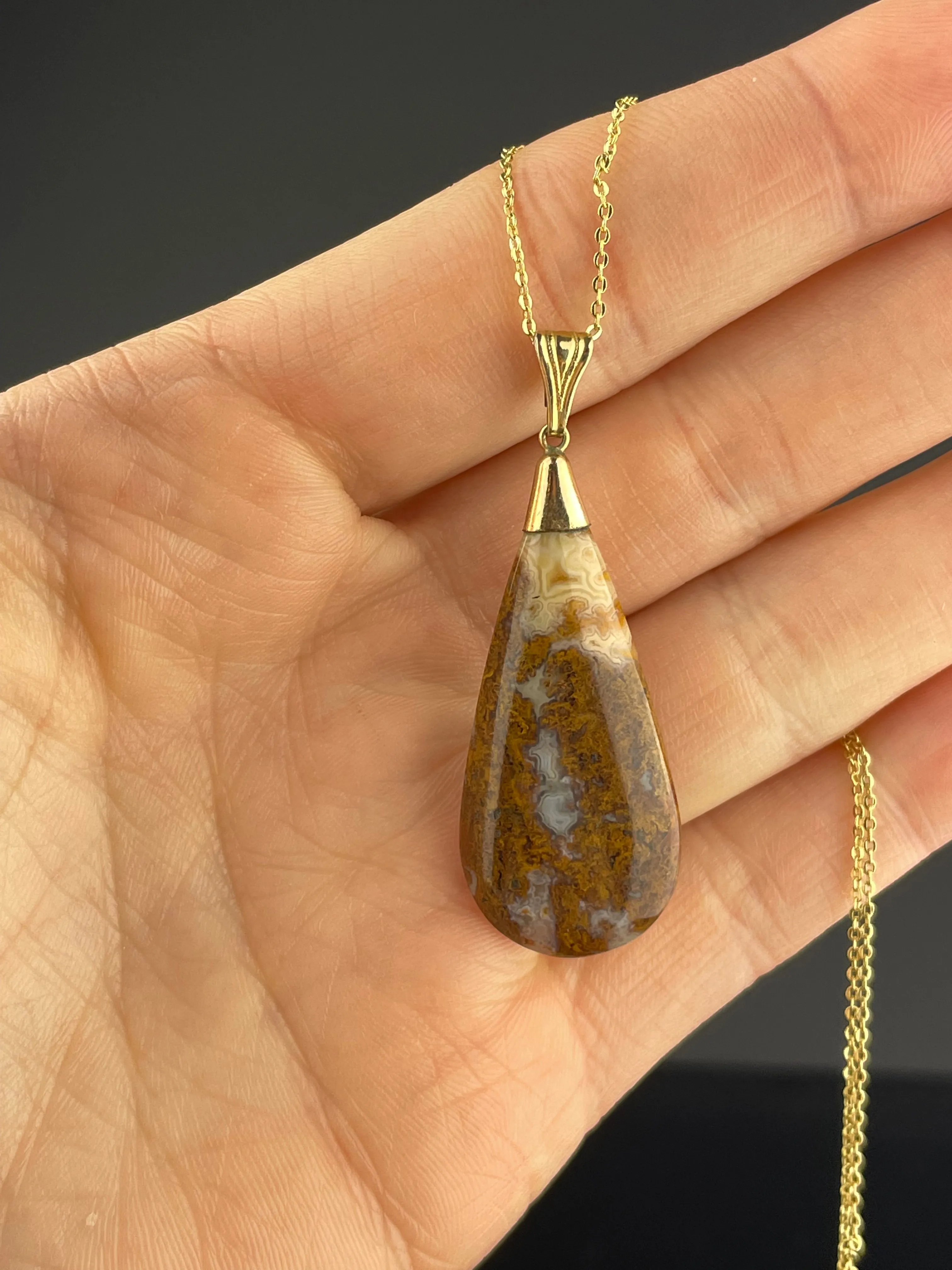 Fine 14K Gold Scottish Agate Pendant Necklace