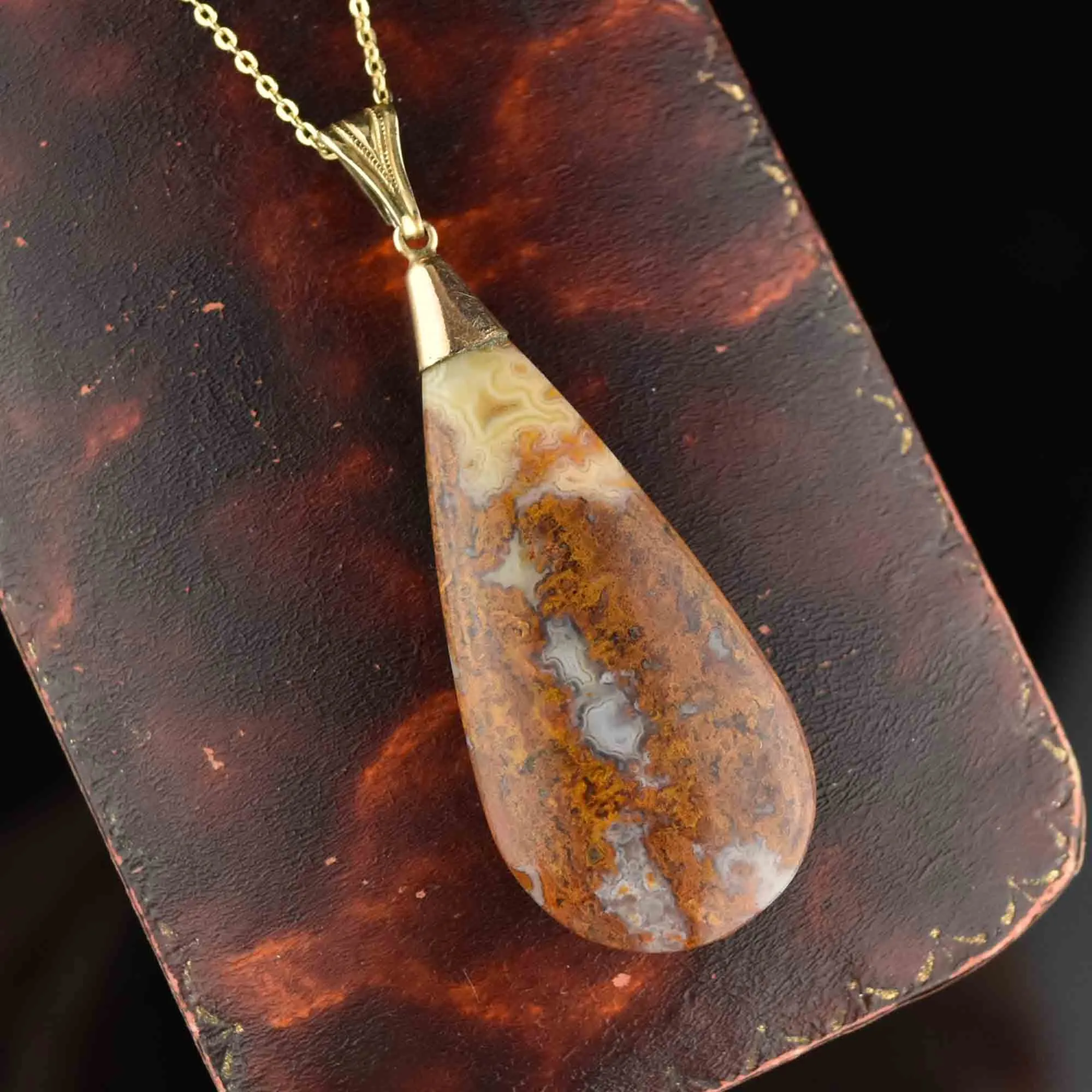 Fine 14K Gold Scottish Agate Pendant Necklace