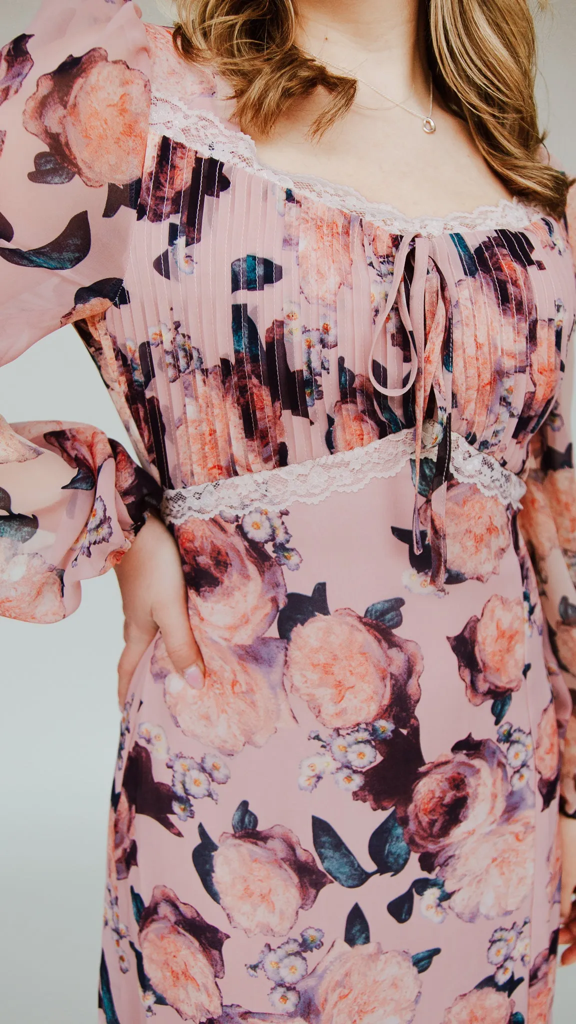 The Vienna Floral Patterned Dress in Rose