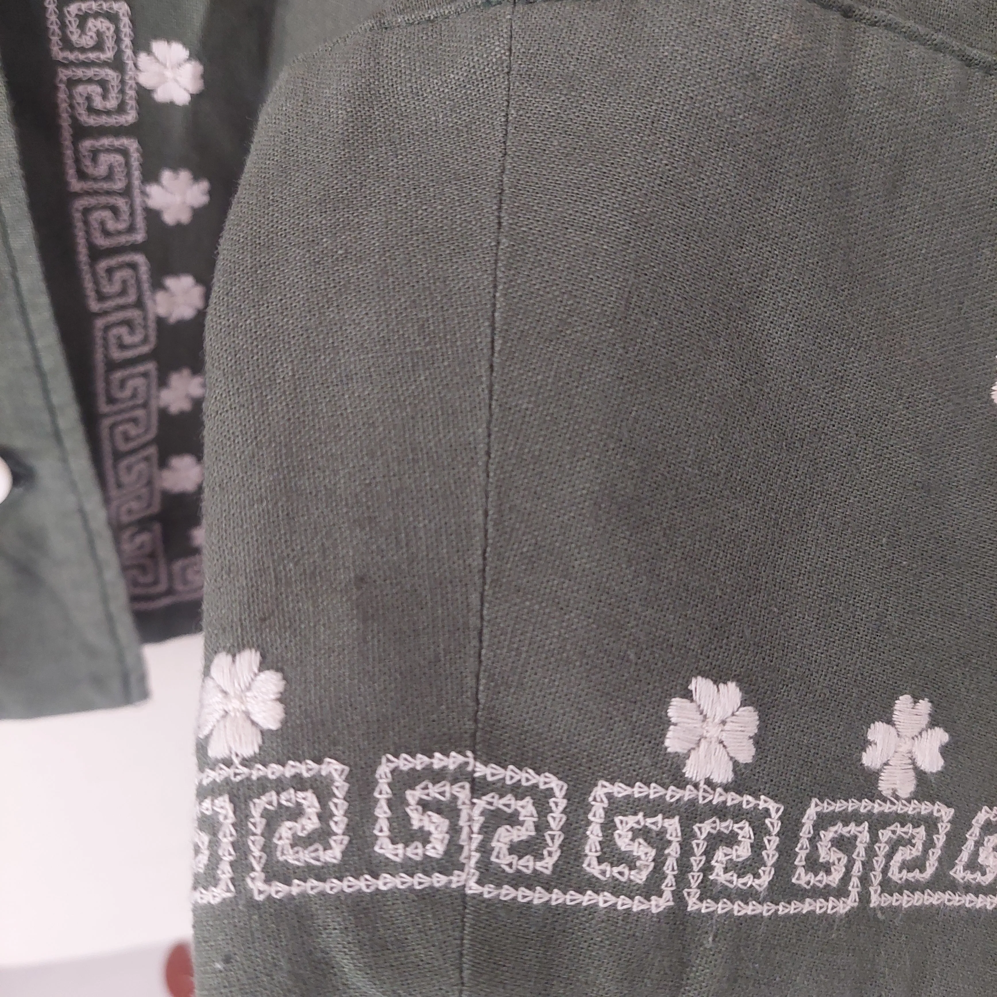 ZARA Green & White Embroidered Cropped Jacket | Pre loved |